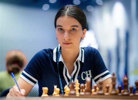 Азербайджанская шахматистка победила армянку на чемпионате Европы