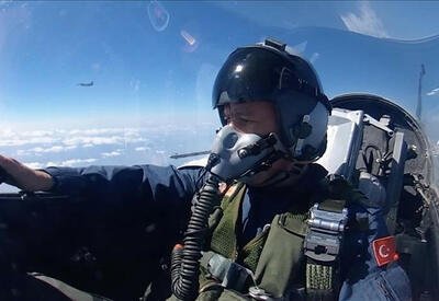 Хулуси Акар пролетел над памятником героям битвы при Чанаккале на F-16