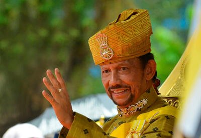 Султан Брунея стал самым долгоправящим живым монархом в мире после смерти Елизаветы II