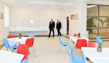 Ильхам Алиев побывал в школе в Насиминском районе Баку - ФОТО