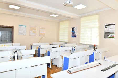 Ильхам Алиев побывал в школе в Насиминском районе Баку - ФОТО