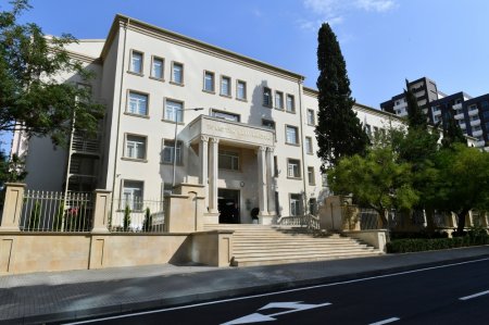 Ильхам Алиев побывал в школе в Насиминском районе Баку - ФОТО