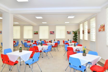 Ильхам Алиев побывал в школе в Насиминском районе Баку - ФОТО