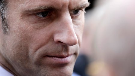 Макрон призвал Путина прекратить спецоперацию на Украине