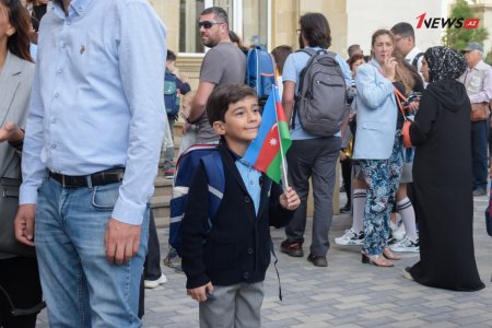 В школах Азербайджана прозвенел первый звонок 