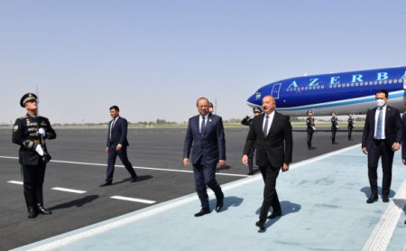 Ильхам Алиев прибыл в Самарканд