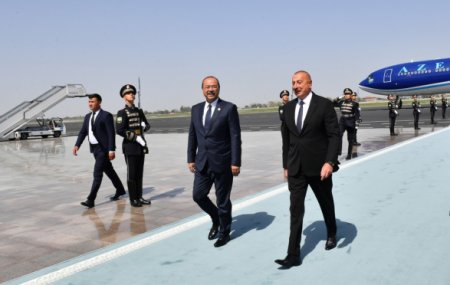 Ильхам Алиев прибыл в Самарканд