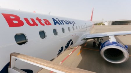 Самолет Buta Airways сел в Тбилиси из-за непогоды