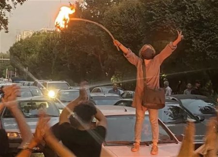 Иран продолжает полыхать. Власти блокируют доступ в интернет 