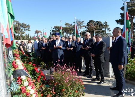 Азербайджанский народ с глубоким уважением чтит память шехидов Отечественной войны