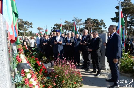 Азербайджанский народ с глубоким уважением чтит память шехидов Отечественной войны