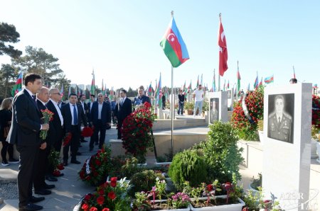Азербайджанский народ с глубоким уважением чтит память шехидов Отечественной войны
