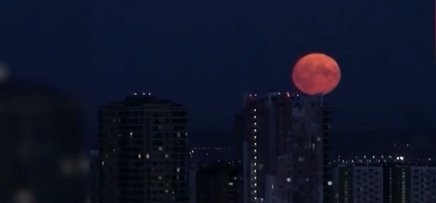 Кроваво-красная луна над Москвой 