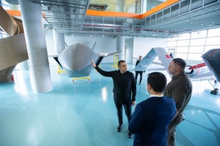 Глава Офиса Зеленского встретился с братьями Байрактарами