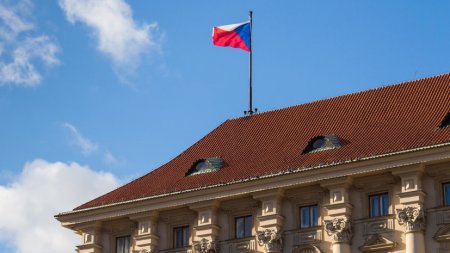 Чехия призвала своих граждан немедленно покинуть Россию