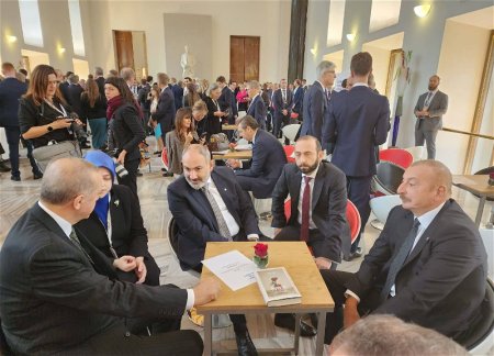 В Праге началась встреча Эрдогана и Пашиняна