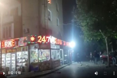 Во время пожара в Баку пострадали два человека