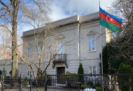 В Вашингтоне обстреляли автомобиль посольства Азербайджана в США