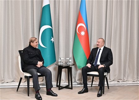 Президент Ильхам Алиев пригласил премьер-министра Пакистана посетить Азербайджан