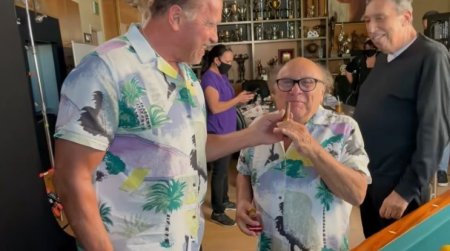 Арнольд Шварценеггер и Денни Де Вито будут играть в продолжении "Близнецов"