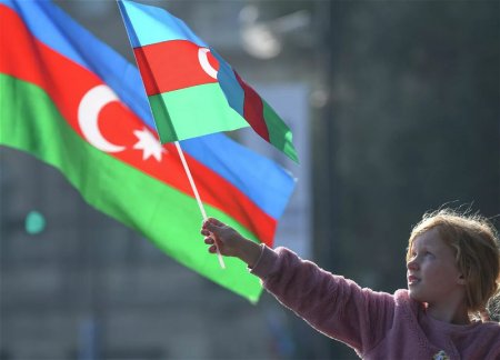 Азербайджан празднует День восстановления независимости