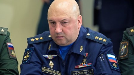 Суровикин назвал напряженной ситуацию в зоне проведения 