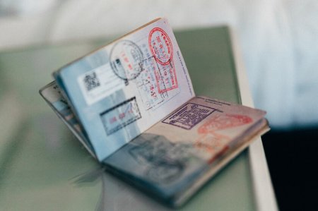Кто и как продолжает выдавать визы россиянам на самом деле: список