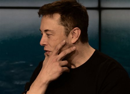 Илон Маск в прямом эфире уволил цензора Twitter, который ранее банил Трампа