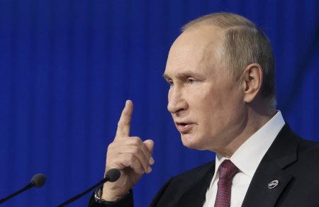 В России просят Путина разблокировать Facebook