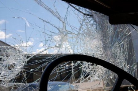 В Мингячевире автомобиль главы ИВ попал в аварию