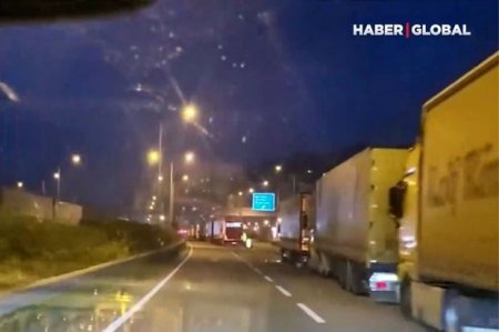 На турецко-грузинской границе образовалась километровая очередь из грузовиков