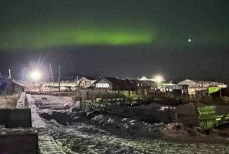 Изумрудное северное сияние увидели на Камчатке - ФОТО