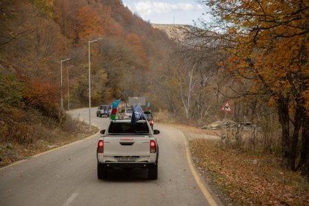 В Азербайджане по случаю Дня Победы организована езда внедорожников - ФОТО