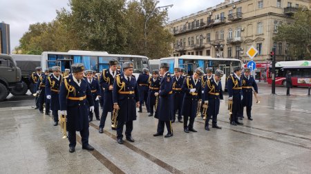По случаю Дня Победы в Баку стартовало шествие