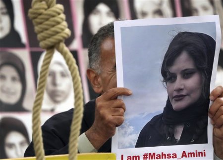 Иранский парламент принял решение казнить всех протестующих