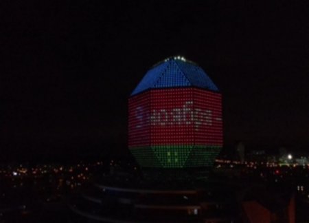 Здание Национальной библиотеки Беларуси осветилось цветами Государственного флага Азербайджана