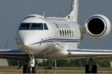 Глава МИД Греции отказался выйти из самолета в Триполи и улетел обратно