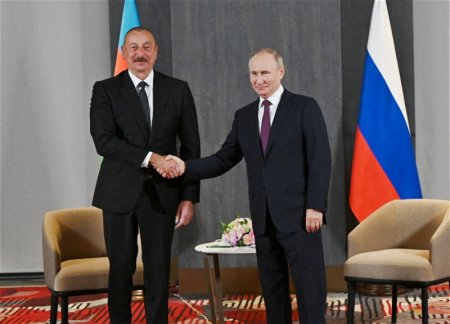 Владимир Путин позвонил Президенту Ильхаму Алиеву