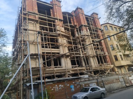 В Азербайджане приостановлено строительство ряда новостроек - ФОТО В Азербайджане приостановлено строительство ряда новостроек - ФОТО