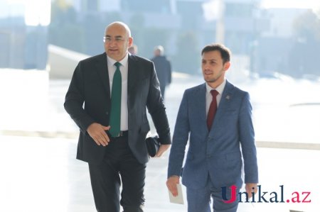 В Азербайджане оппозиционные лидеры присоединились к 30-летию правящей партии - ФОТО В Азербайджане оппозиционные лидеры присоединились к 30-летию правящей партии - ФОТО