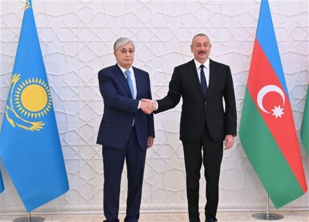 Ильхам Алиев поздравил Токаева с переизбранием на пост президента Казахстана