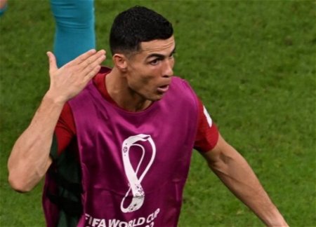 ФИФА заявила, что Роналду не коснулся мяча при первом голе Уругваю. Это определили с помощью датчика