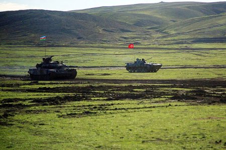 Азербайджан и Турция проводят военные учения на границе с Ираном