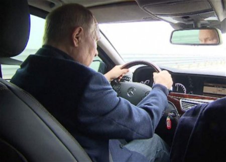 Путин проехал за рулем по Крымскому мосту