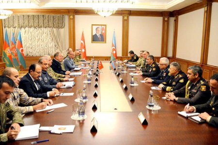 Министр обороны Азербайджана встретился с турецким коллегой 