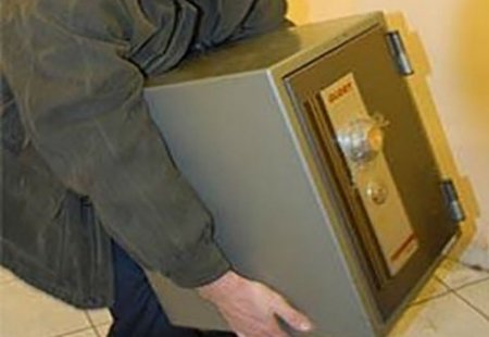 В Хачмазе задержаны лица, укравшие сейф из маркета