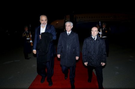 Премьер Албании прибыл в Азербайджан