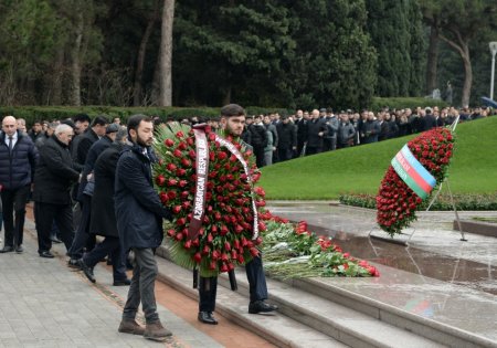 Азербайджанский народ глубоко чтит память великого лидера Гейдара Алиева - ФОТО Азербайджанский народ глубоко чтит память великого лидера Гейдара Алиева - ФОТО