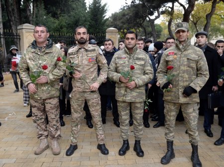 Азербайджанский народ глубоко чтит память великого лидера Гейдара Алиева - ФОТО Азербайджанский народ глубоко чтит память великого лидера Гейдара Алиева - ФОТО