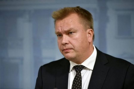 Министр обороны Финляндии уйдет в отпуск по уходу за ребенком